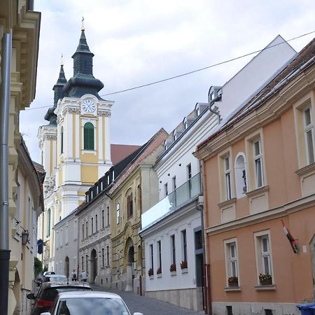 Central Vendeghaz Székesfehérvár Buitenkant foto