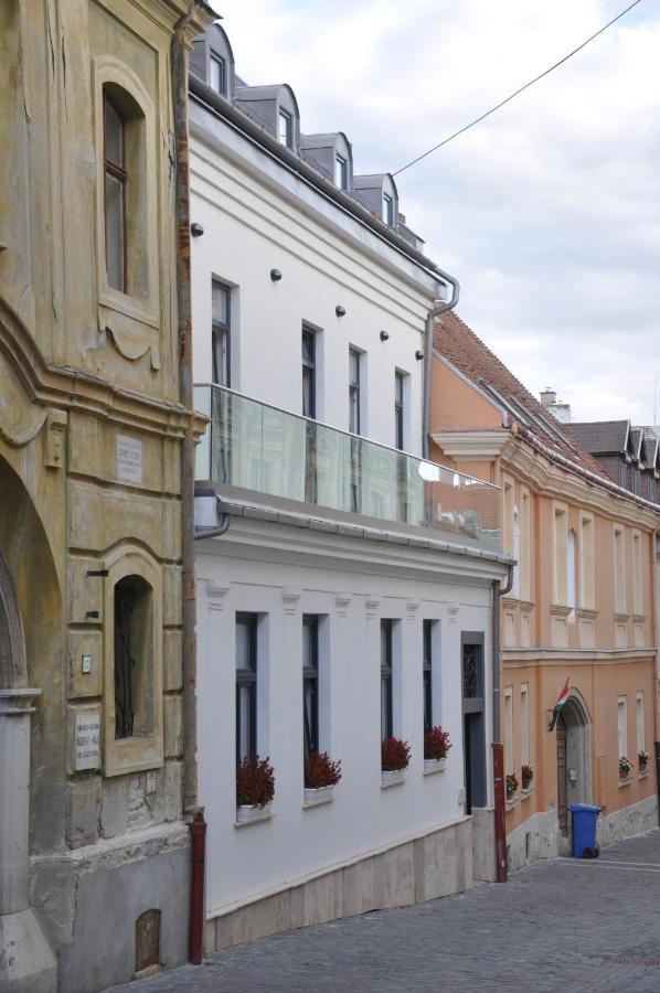 Central Vendeghaz Székesfehérvár Buitenkant foto