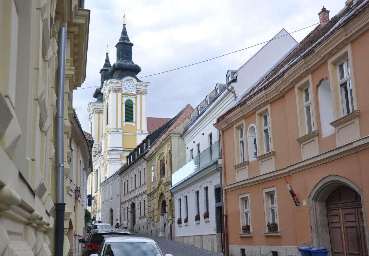 Central Vendeghaz Székesfehérvár Buitenkant foto