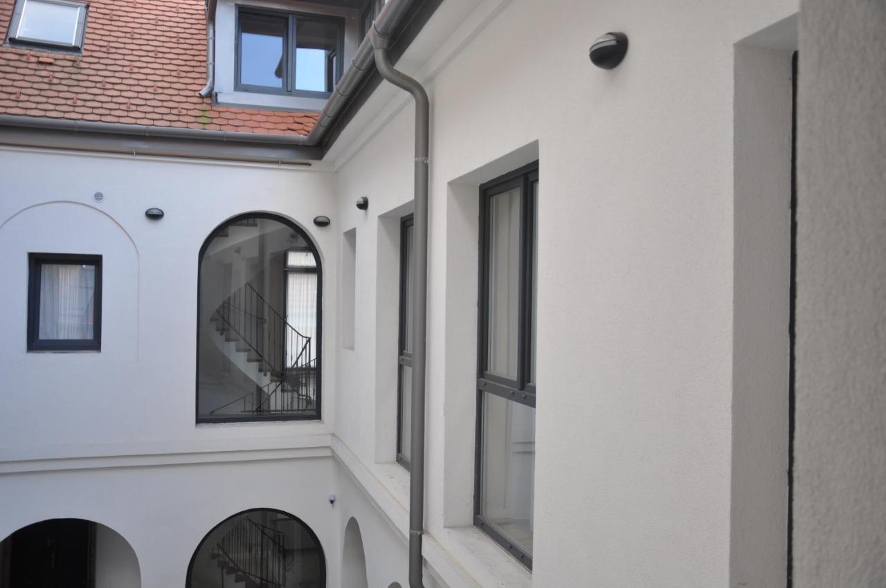 Central Vendeghaz Székesfehérvár Buitenkant foto