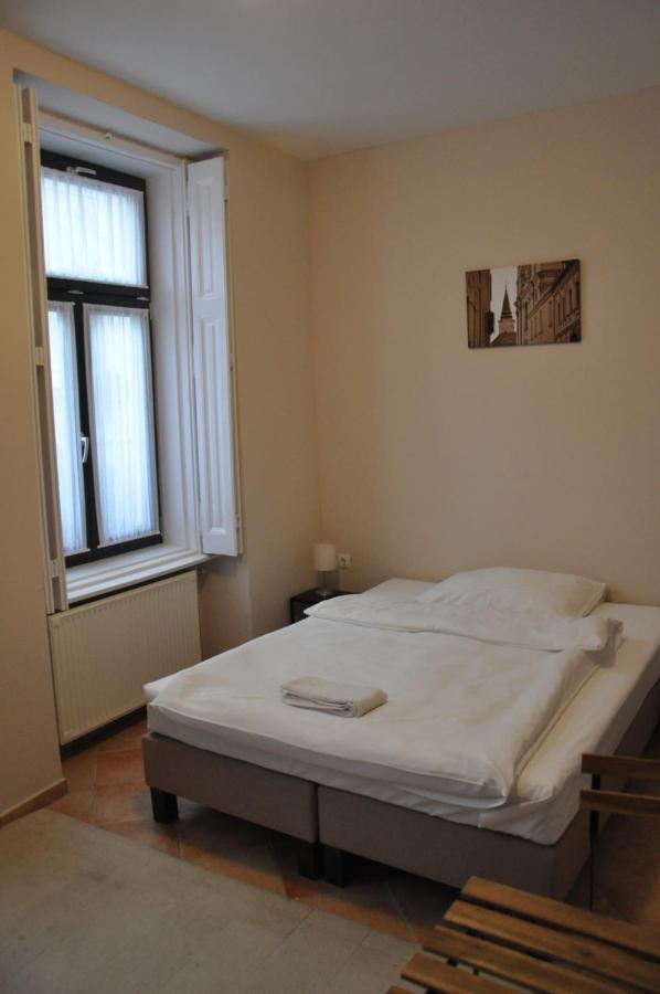 Central Vendeghaz Székesfehérvár Buitenkant foto