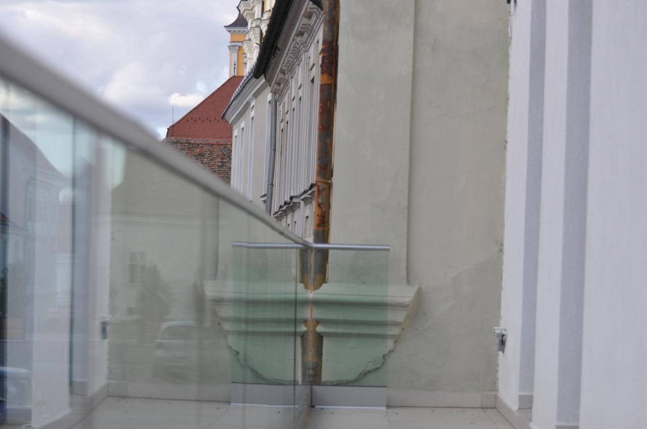 Central Vendeghaz Székesfehérvár Buitenkant foto