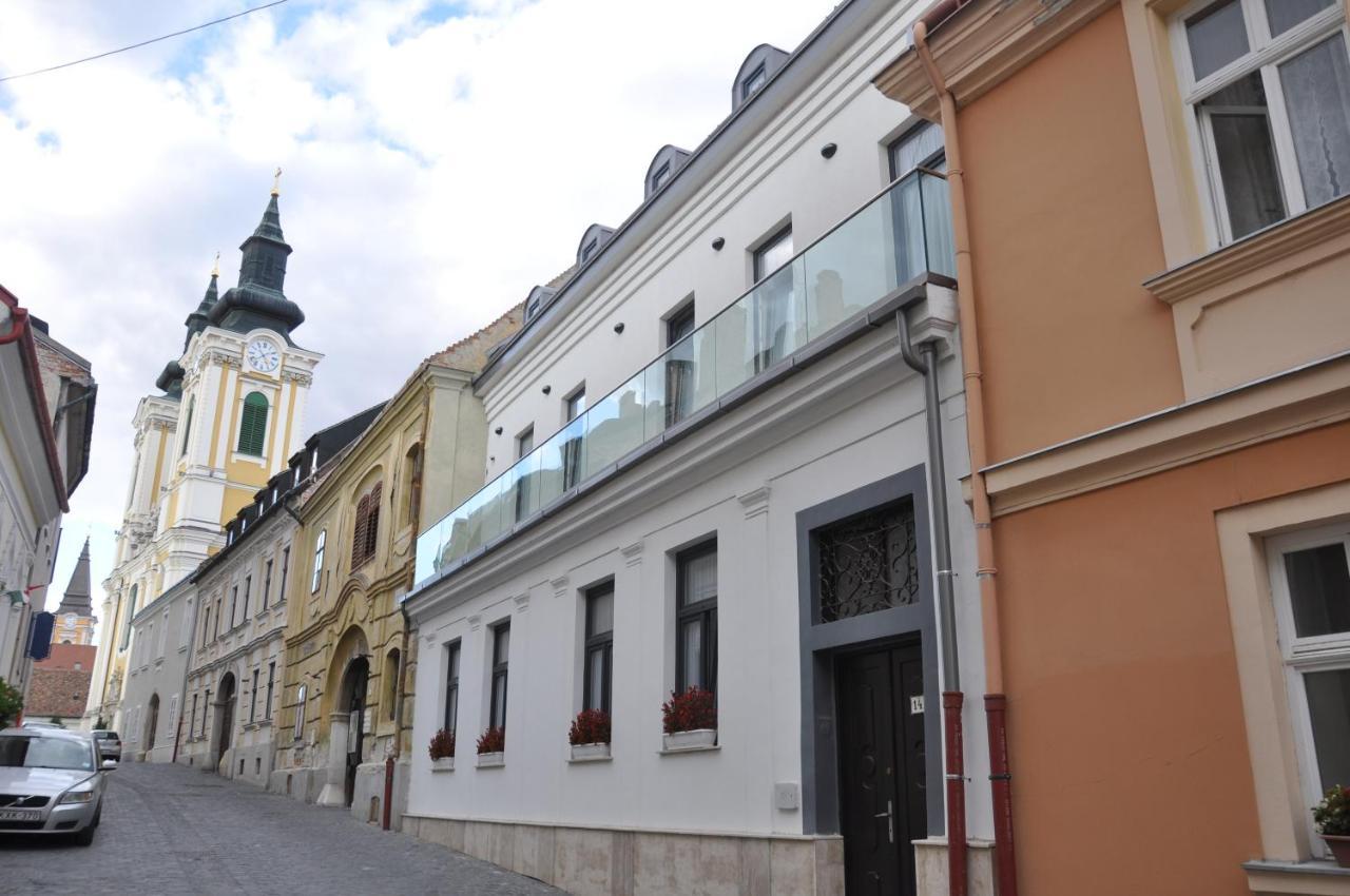 Central Vendeghaz Székesfehérvár Buitenkant foto
